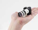 「キヤノンの名機が「ガシャポン」で復活　歴代カメラ5種を精密ミニチュア化」の画像1