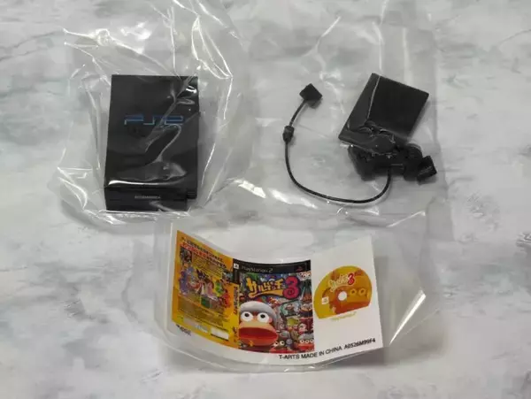 「歴代プレステのカプセルトイミニチュアをレビュー　常軌を逸した細かさに驚愕」の画像