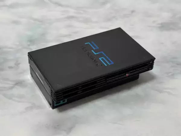 「歴代プレステのカプセルトイミニチュアをレビュー　常軌を逸した細かさに驚愕」の画像