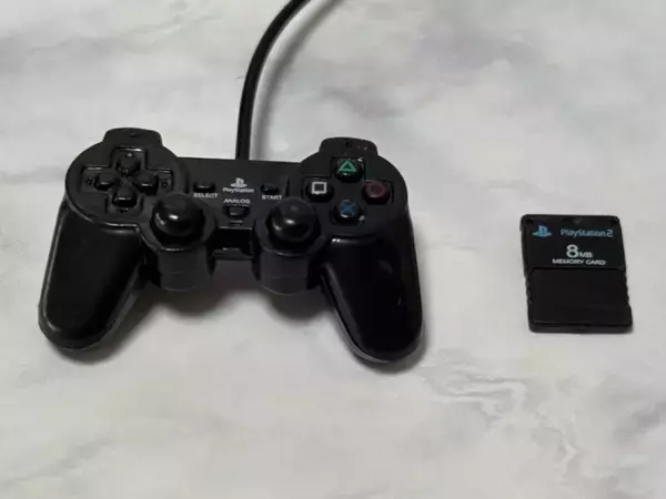 「歴代プレステのカプセルトイミニチュアをレビュー　常軌を逸した細かさに驚愕」の画像