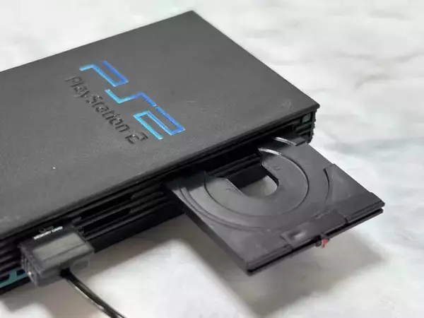 「歴代プレステのカプセルトイミニチュアをレビュー　常軌を逸した細かさに驚愕」の画像