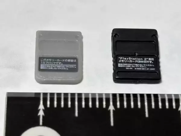 「歴代プレステのカプセルトイミニチュアをレビュー　常軌を逸した細かさに驚愕」の画像