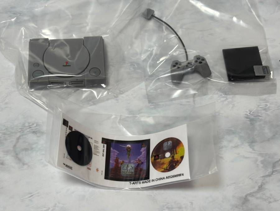 歴代プレステのカプセルトイミニチュアをレビュー　常軌を逸した細かさに驚愕