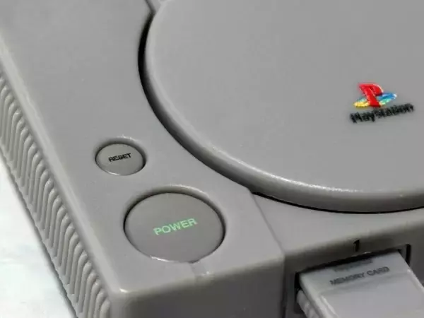 「歴代プレステのカプセルトイミニチュアをレビュー　常軌を逸した細かさに驚愕」の画像