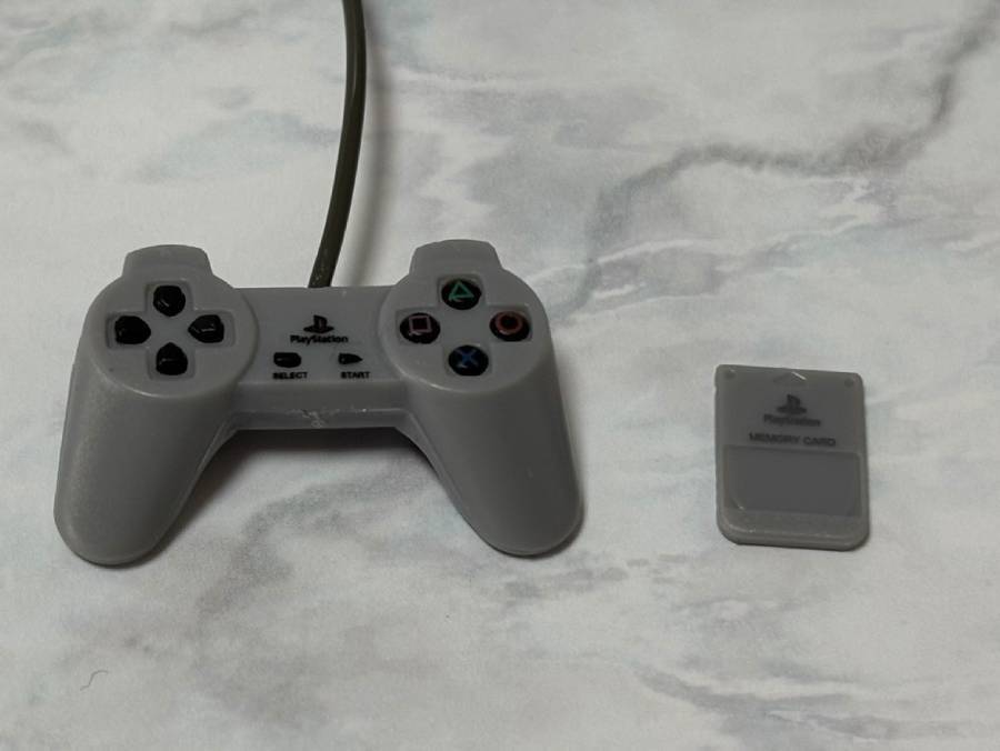 歴代プレステのカプセルトイミニチュアをレビュー　常軌を逸した細かさに驚愕