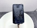 「これが“プリン味”だってさ　衝撃ビジュのローソン限定「黒いプリンアイス」を実食」の画像5