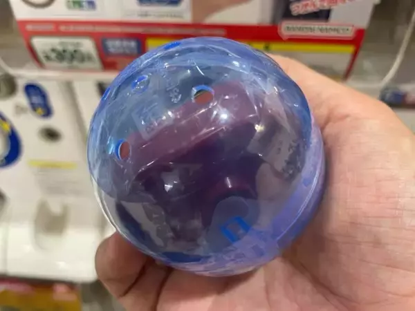 「どこでもガシャポンハンドル～　カプセルトイ自販機のハンドルがカプセルトイに！天才の発想か……！」の画像