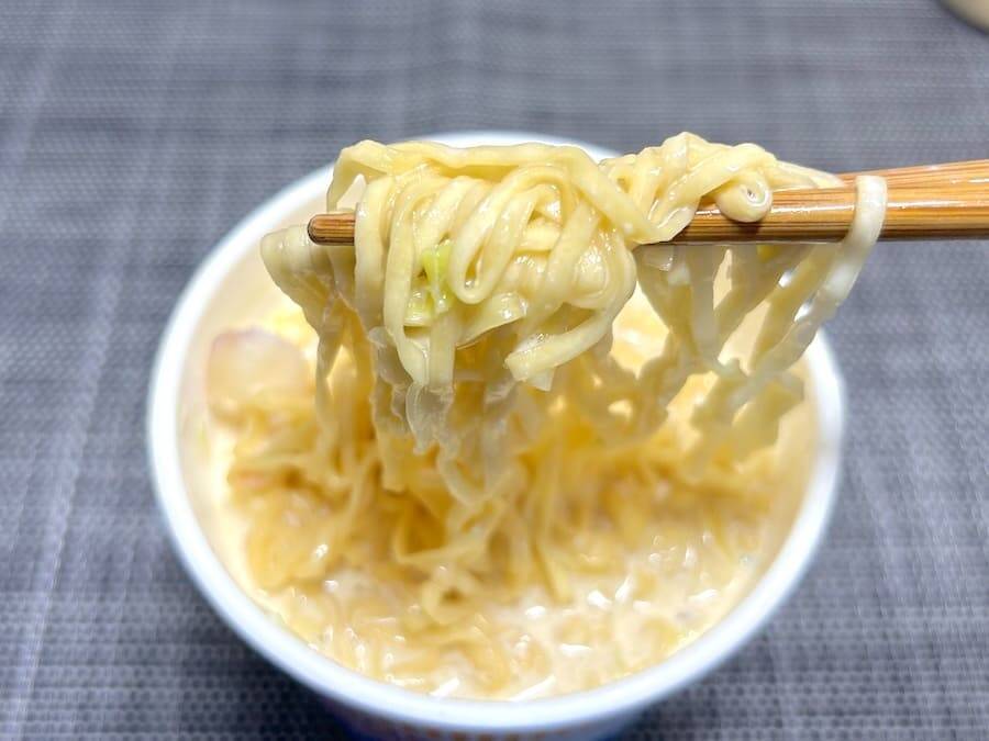 マヨネーズで麺が見えない！シーフードヌードルの「1番美味しい食べ方」を試してみた