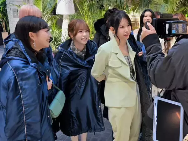 「ME:Iが貸切ヴィラで大はしゃぎ！ドコモ「Galaxy S26 Ultra」新TVCMで自然体な“女子旅”を満喫」の画像