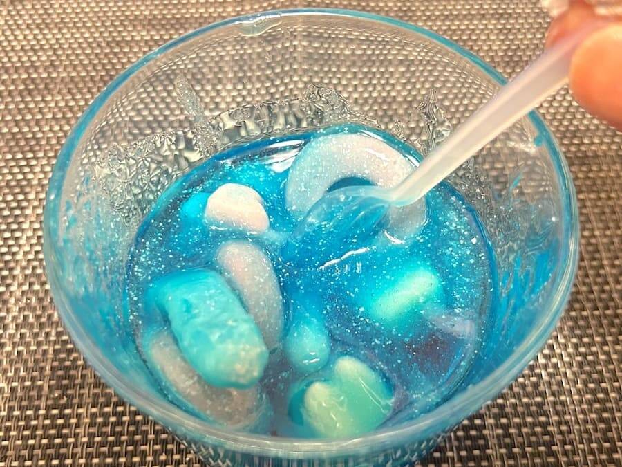 え、この見た目で日本開発？　ドンキで発見した謎グミは“海外すぎるお菓子”だった