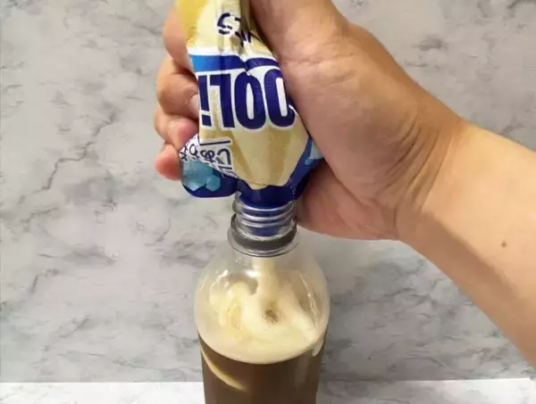 クーリッシュをペットボトルに“直挿し”　ロッテ公式アレンジ「クーリッシュ×コーヒー」を試したら背徳感がすごかった