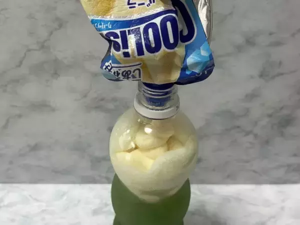 「クーリッシュをペットボトルに“直挿し”　ロッテ公式アレンジ「クーリッシュ×コーヒー」を試したら背徳感がすごかった」の画像