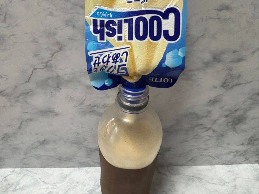 クーリッシュをペットボトルに“直挿し”　ロッテ公式アレンジ「クーリッシュ×コーヒー」を試したら背徳感がすごかった