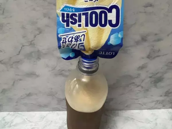 「クーリッシュをペットボトルに“直挿し”　ロッテ公式アレンジ「クーリッシュ×コーヒー」を試したら背徳感がすごかった」の画像