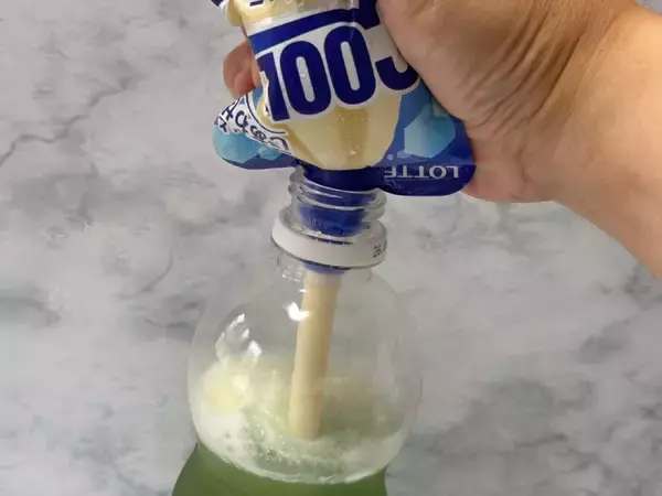 「クーリッシュをペットボトルに“直挿し”　ロッテ公式アレンジ「クーリッシュ×コーヒー」を試したら背徳感がすごかった」の画像