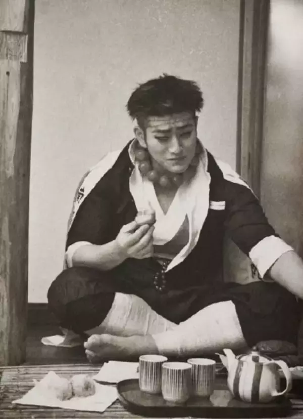 「鬼殺隊は実在した！？　肉体派コスプレイヤーが岩柱・悲鳴嶼行冥になりきる」の画像