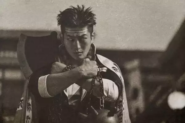 「鬼殺隊は実在した！？　肉体派コスプレイヤーが岩柱・悲鳴嶼行冥になりきる」の画像