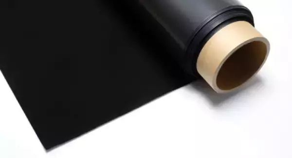 「暗素研の「光を吸収する無反射定規」が画期的　照明下でも圧倒的見やすさを実現」の画像