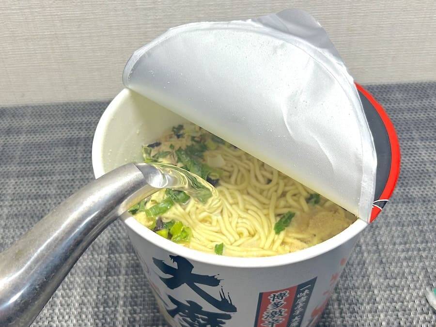 「痛い！」がスープに溶かすと旨辛に　“死神級”唐辛子入りラーメンを食べてみた