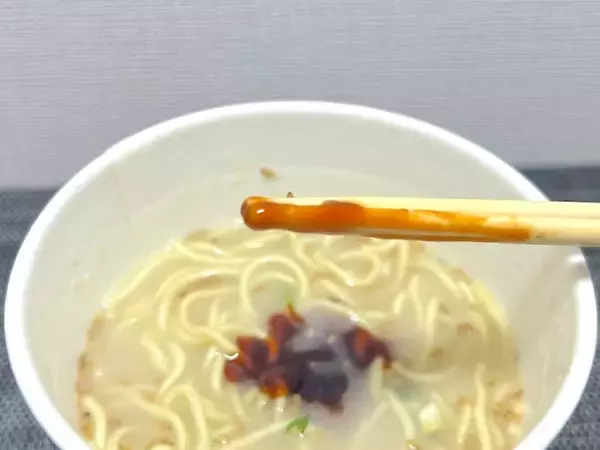 「「痛い！」がスープに溶かすと旨辛に　“死神級”唐辛子入りラーメンを食べてみた」の画像