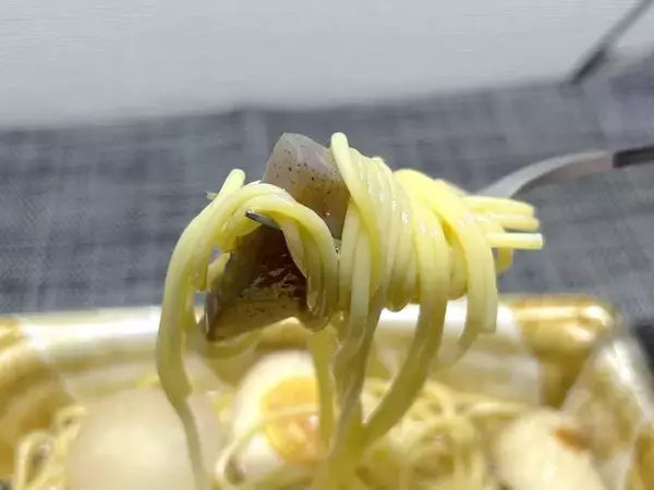 「過去イチの偏愛メシ？ドンキの新作「おでんパスタ」に戸惑いが隠せない」の画像