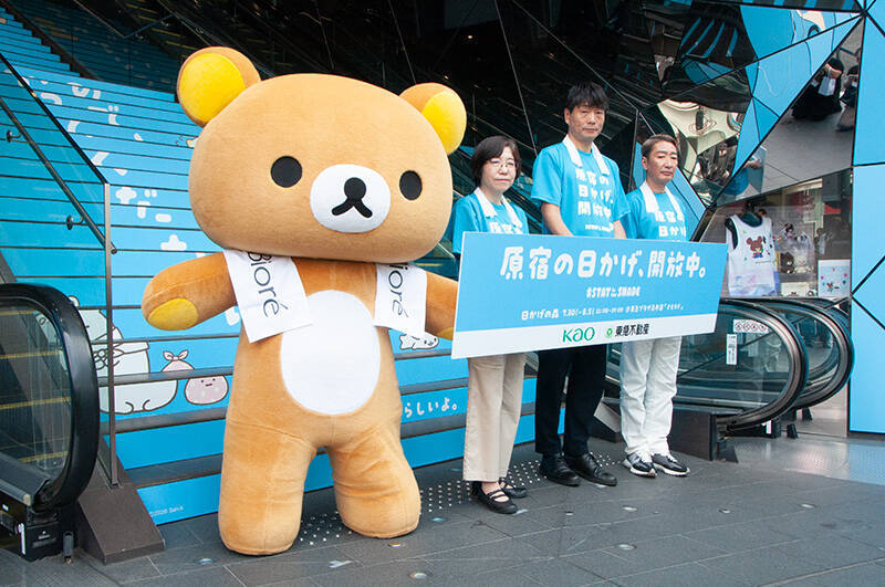 酷暑の表参道を日かげで楽しむ　リラックマたちの休憩スポット登場