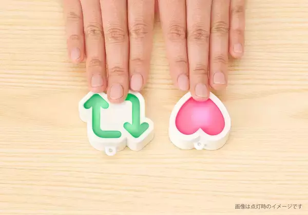 「いいねをもっと押したいあなたへ「物理的に押せる！SNSタッチライト」爆誕　カプセルトイとして5月下旬に発売」の画像