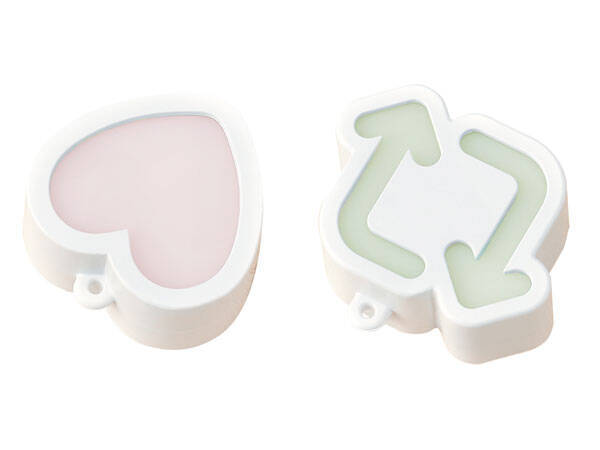 いいねをもっと押したいあなたへ「物理的に押せる！SNSタッチライト」爆誕　カプセルトイとして5月下旬に発売