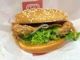 「ドムドムが“カニまるごと”の衝撃バーガーを再販　新作コチュジャン味を食べてみた」の画像6