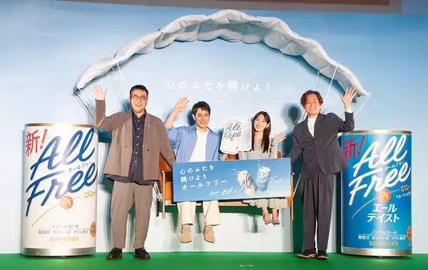 「松山ケンイチ、ソファーに乗って空を舞う！「オールフリー」新CMの撮影秘話語る」の画像