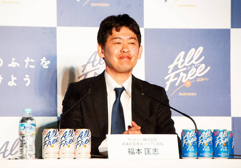 松山ケンイチ、ソファーに乗って空を舞う！「オールフリー」新CMの撮影秘話語る