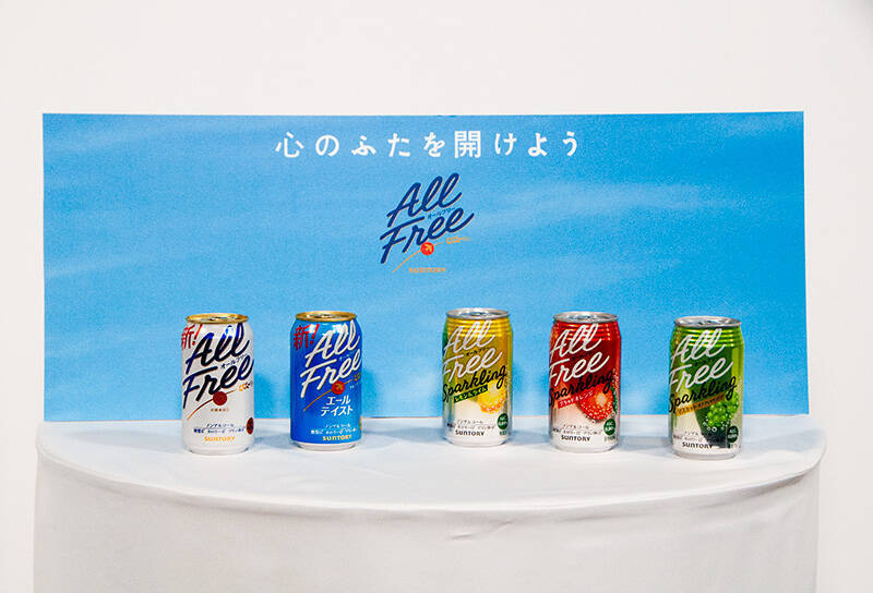 松山ケンイチ、ソファーに乗って空を舞う！「オールフリー」新CMの撮影秘話語る