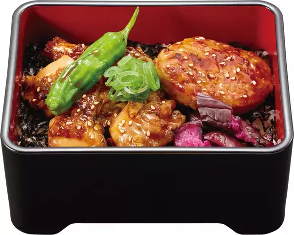 「なか卯、「とろたま炭火焼き鶏重」発売　備長炭香る鶏もも×つくねの豪華重」の画像