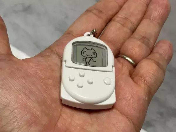 「初代PSの名機「ポケステ」のカプセルトイ回してみた　スケルトンが懐かしすぎる」の画像