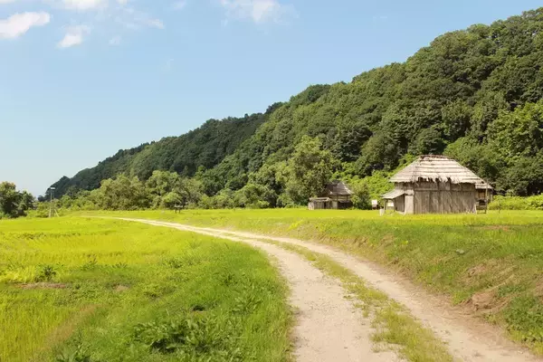 「秘境ロケ地の魅力とは？山形「スタジオセディック庄内オープンセット」が正直お知らせ→「秘境です」「だがそれがいい」」の画像