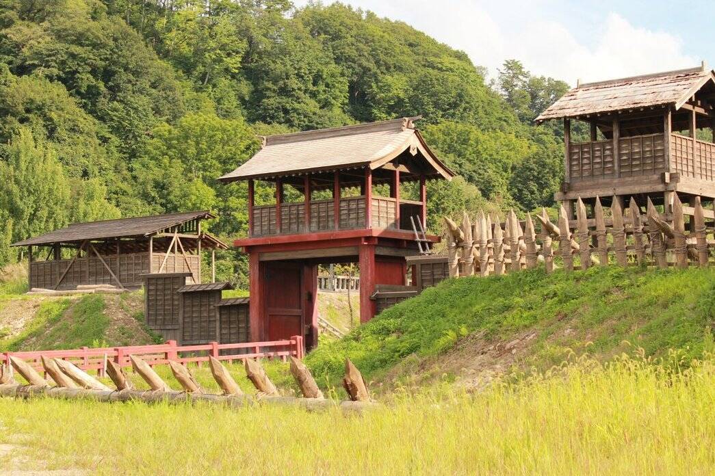 秘境ロケ地の魅力とは？山形「スタジオセディック庄内オープンセット」が正直お知らせ→「秘境です」「だがそれがいい」