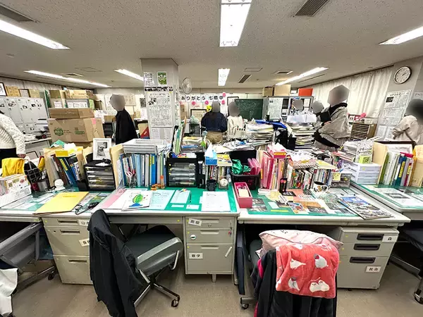 「この涙は懐かしさ……なのか？ 展示「あの職員室」で特大感情を揺さぶられたレポート」の画像