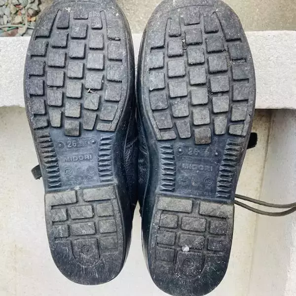 「靴底に刺さった小さな釘にゾッ……消防士が身を持って教える「足元の危険」」の画像