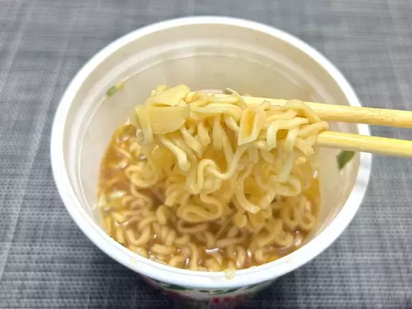 「にんにくの暴力！！リュウジさん監修“バカの考えたサッポロ一番”がウマすぎた」の画像