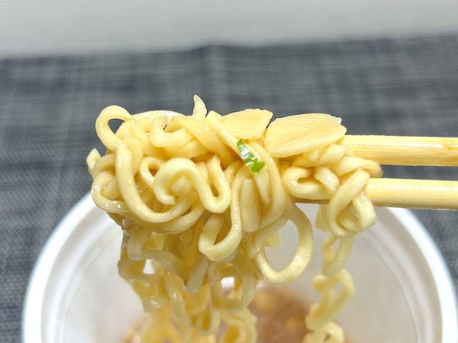 にんにくの暴力！！リュウジさん監修“バカの考えたサッポロ一番”がウマすぎた