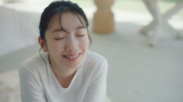 波瑠が命名した「ペンちよちゃん」と共演　「ここひえ」新CM公開