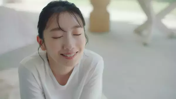 波瑠が命名した「ペンちよちゃん」と共演　「ここひえ」新CM公開