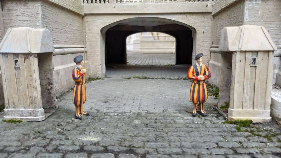 身長7cmの高市首相が国会議事堂に！東武ワールドスクウェアの小ネタが話題