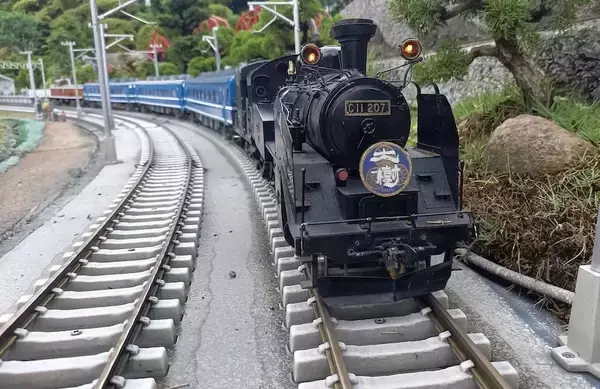 「身長7cmの高市首相が国会議事堂に！東武ワールドスクウェアの小ネタが話題」の画像