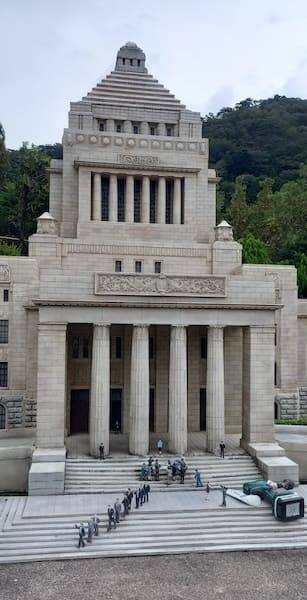 身長7cmの高市首相が国会議事堂に！東武ワールドスクウェアの小ネタが話題