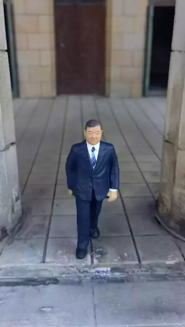 「身長7cmの高市首相が国会議事堂に！東武ワールドスクウェアの小ネタが話題」の画像