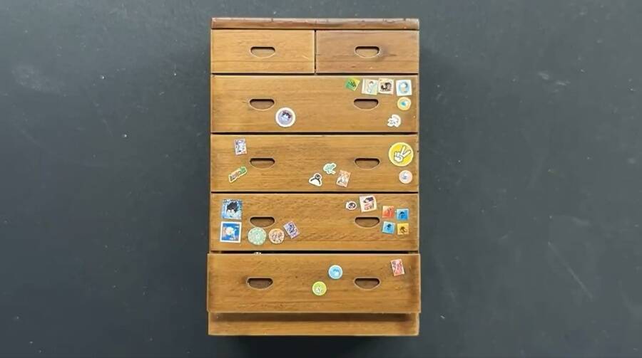 「実家のタンス」のミニチュアに共感　「うちもこうだった」の声続出