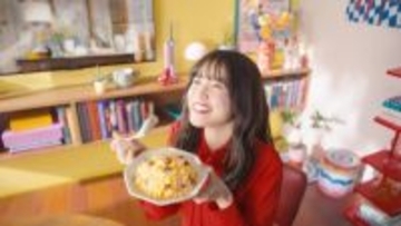 今田美桜、「ずーーーっと！」10秒超の長ゼリフに挑戦　「本格炒め炒飯」新CMで披露