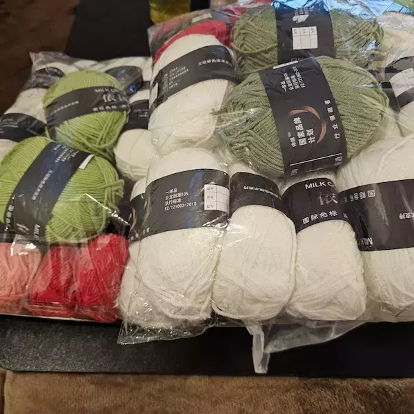 「越境ECでブランケット買ったら“毛糸の山”届いた　怒りのXユーザー「だるいけど編んだるわボケ」」の画像