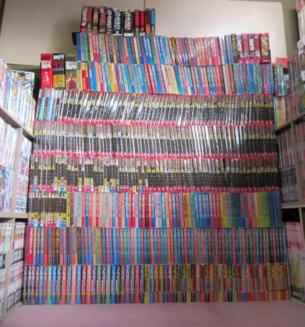 全巻でも足りない？　「ゴルゴ13」500冊超を所有するコレクター現る